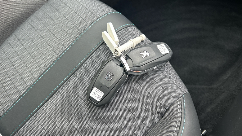 Peugeot 208 1.2 PureTech 100 Allure Premium + 5dr Petrol Hatchback